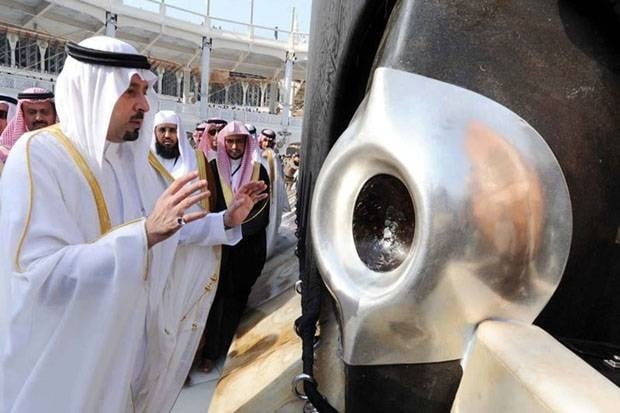 Saat Pertama Kali Cium Hajar Aswad di Umrah