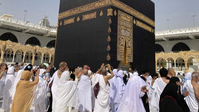 Cara Mengatur Keuangan agar Bisa Umrah di Usia Muda